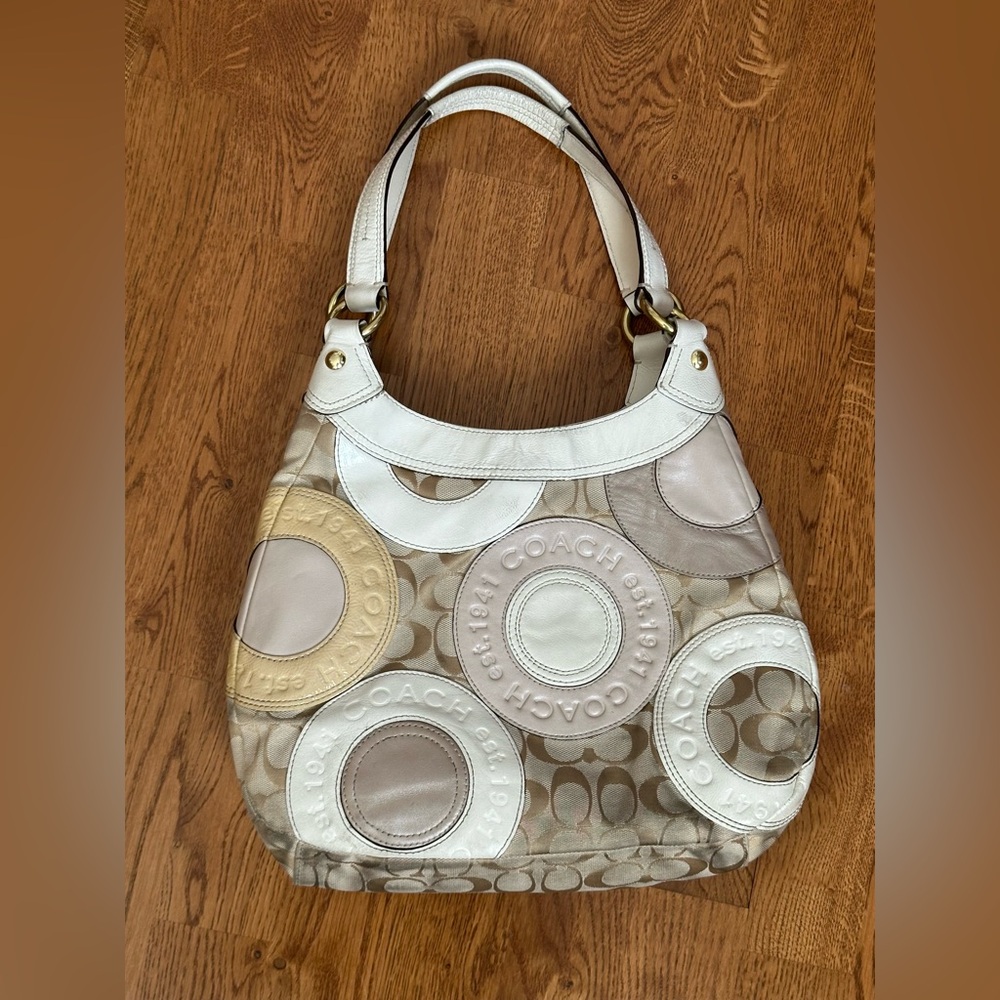 Coach Pierced Canvas Leather Ivory Cream Patchwork
Soho Shoulder Bag Purse